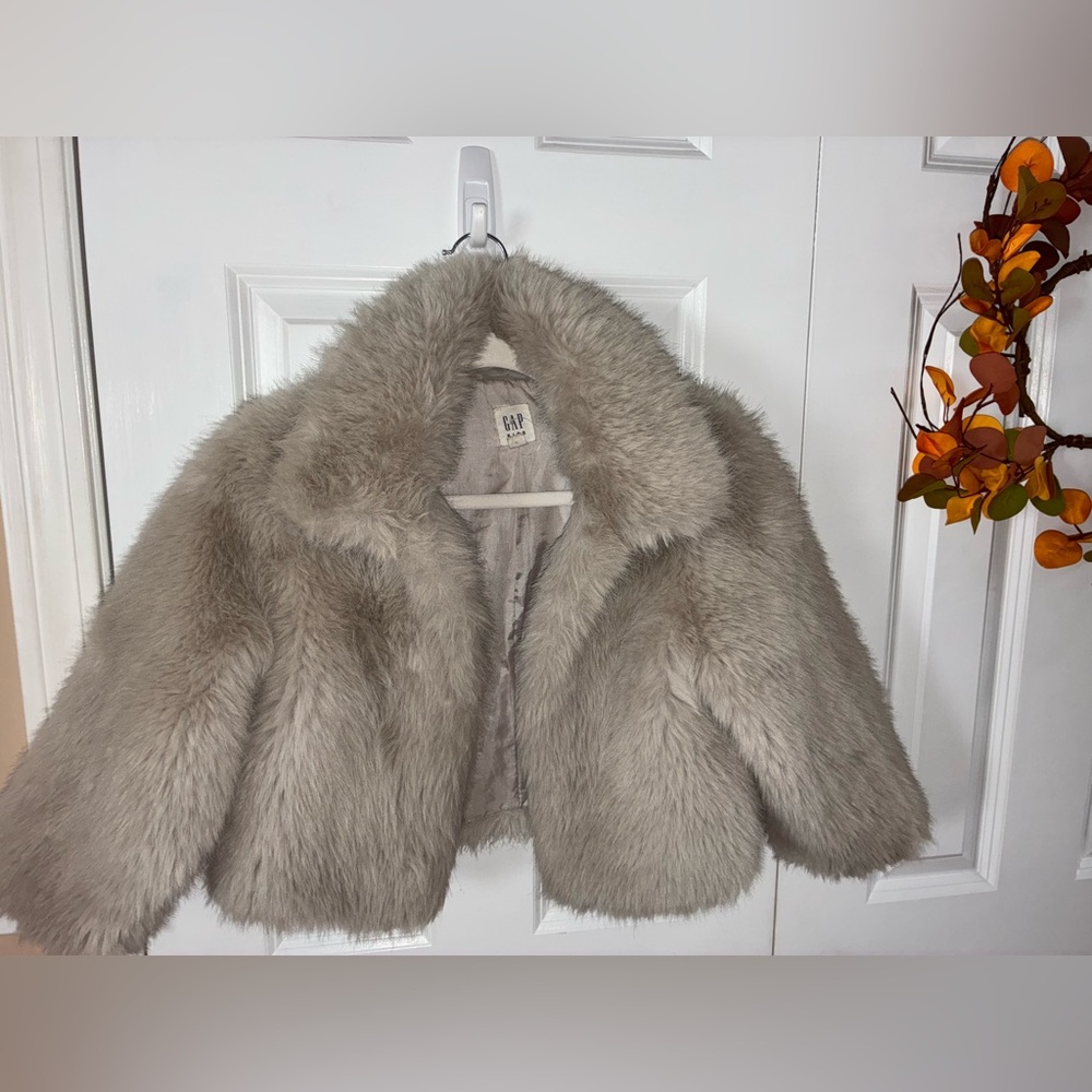 Gap Kids Girls Luxe Faux Fur Cropped Jacket in Beige/Gray Size Small EUC!